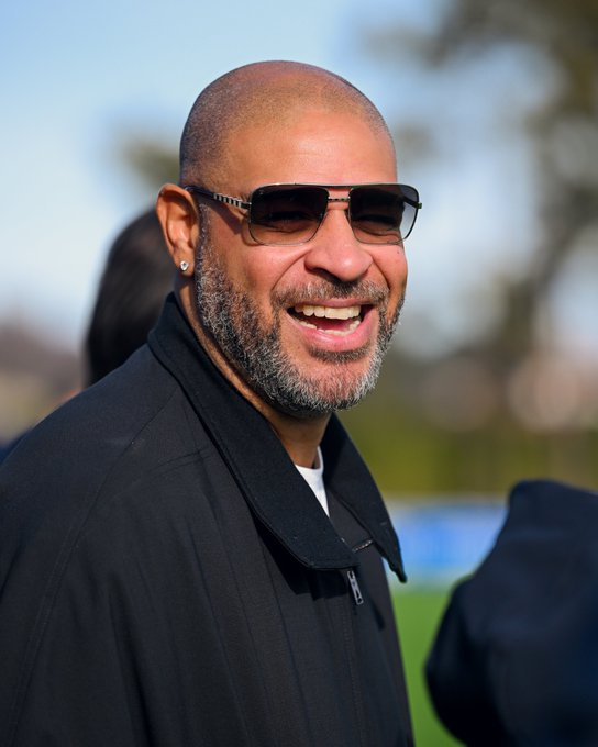 阿德里亚诺重返国际米兰，视察了他们的训练基地。 