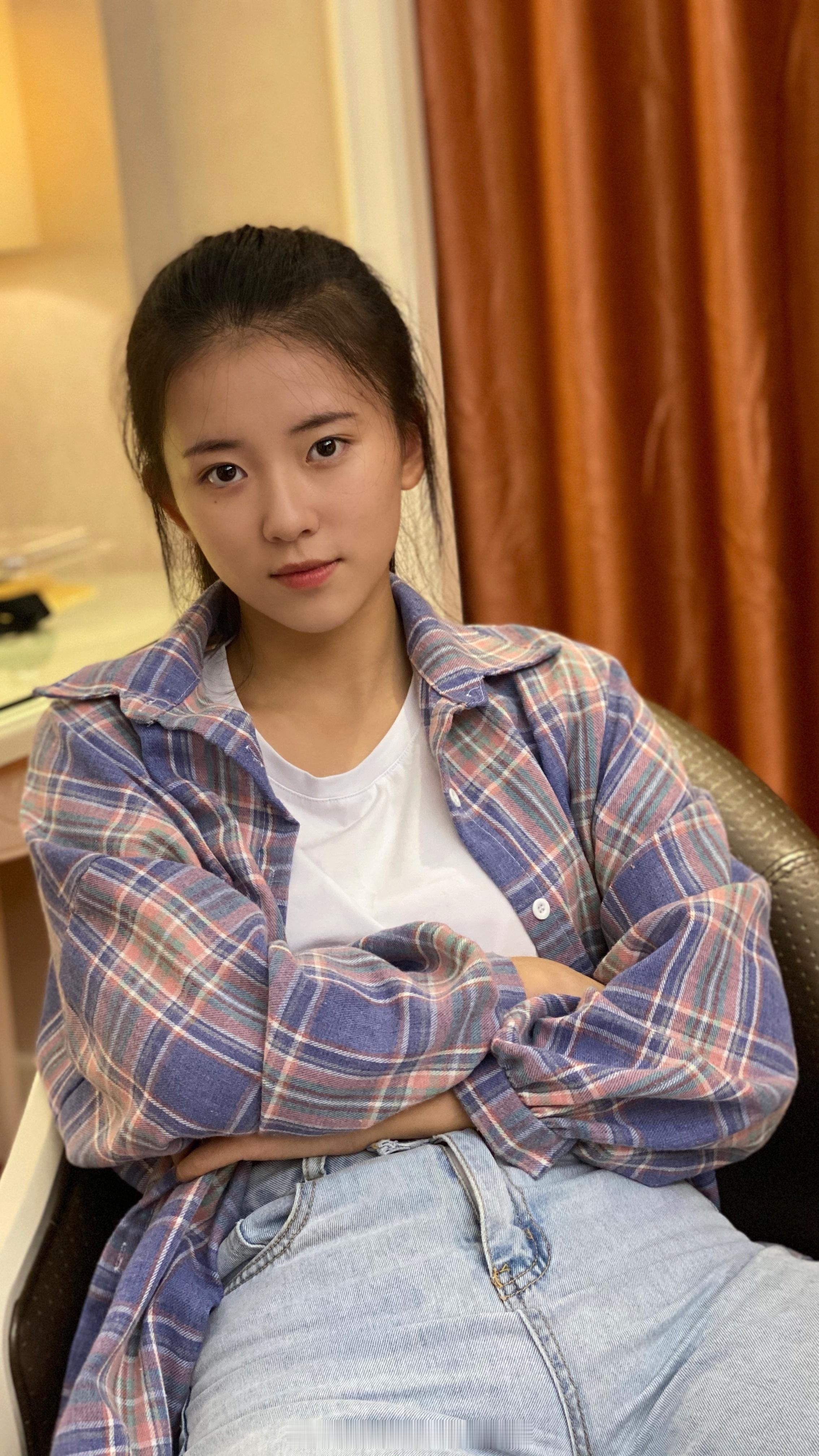 美女校花林辰涵，就读于澄海汇璟中学，来自四川成都[心] ​​​