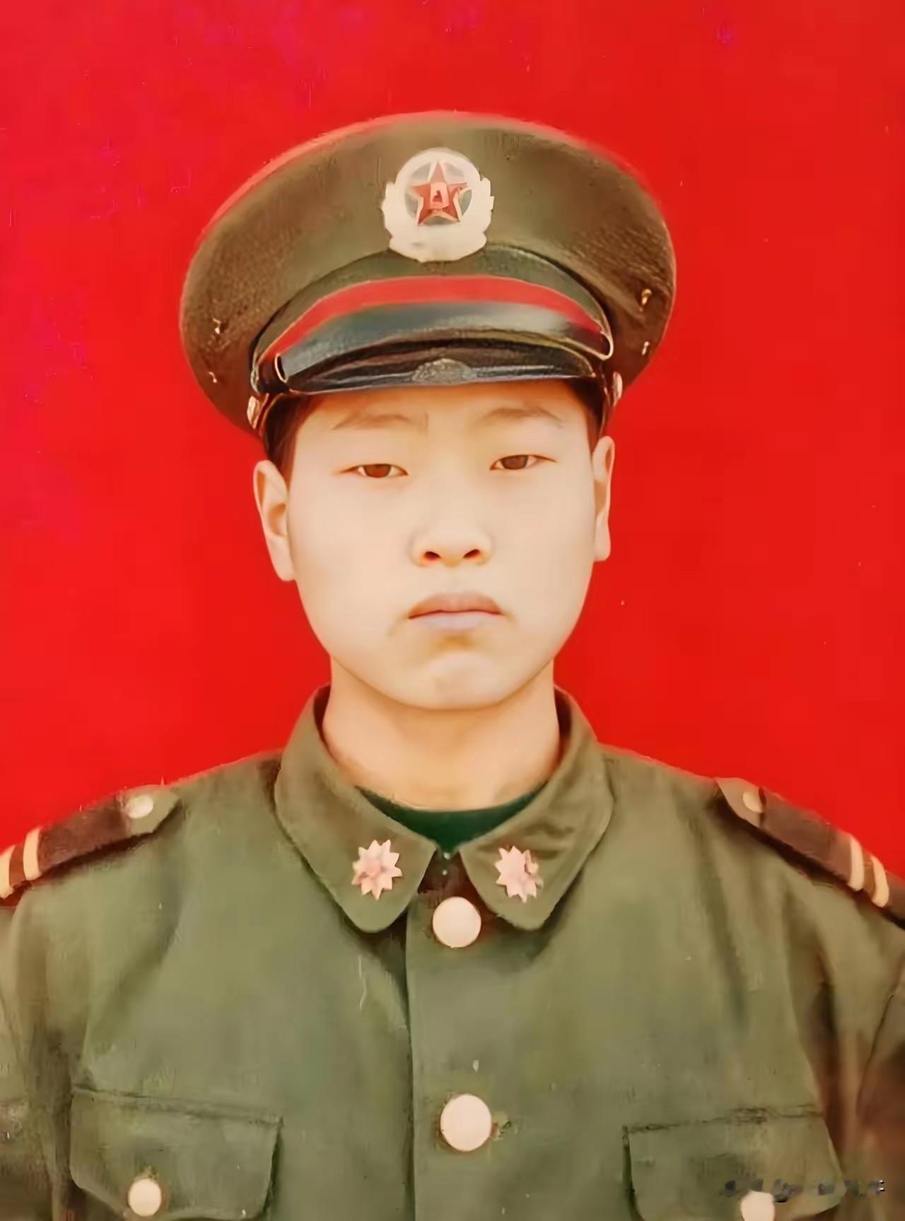 1995年，退伍老兵等不来安置，南下蹬三轮23年，47岁在镇政府散步，竟在公告栏