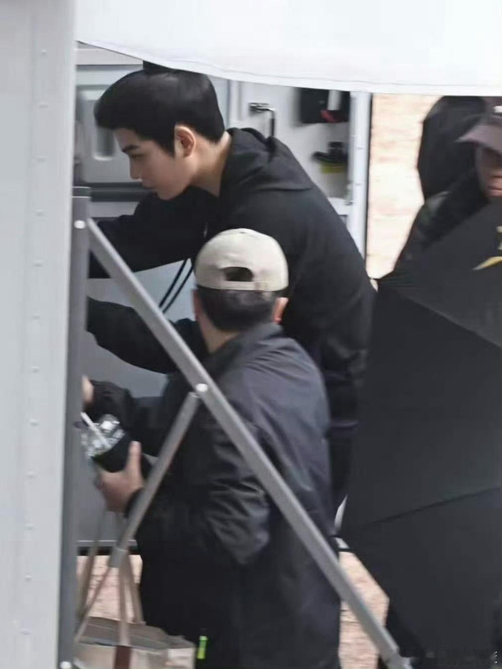 丁禹兮司宫令赵皑路透司宫令谁被丁禹兮赵皑路透帅到，古装造型温润又有气场。 