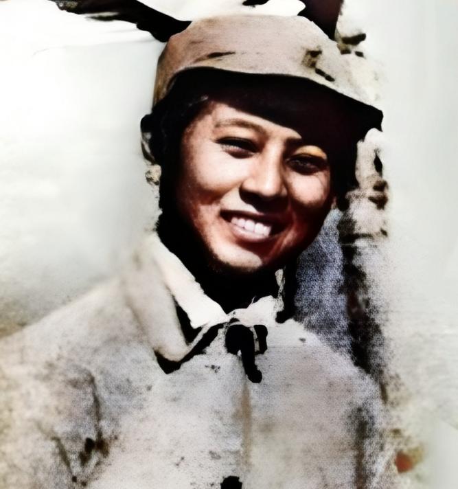 1941年，五个月身孕的辛锐被日军包围，日寇兴奋地大叫着：“女八路！女八路！”日