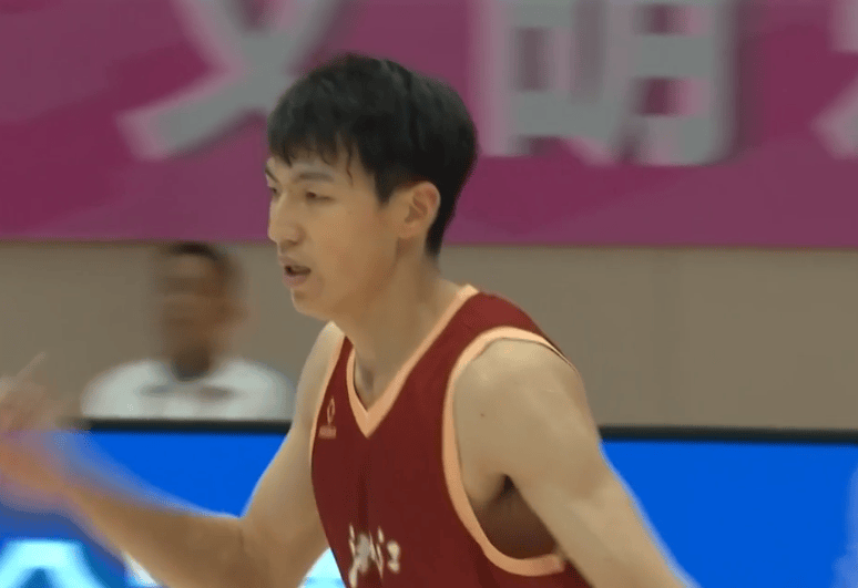 吴前全场投篮9中4，罚球7中6得到17分2篮板3助攻2抢断