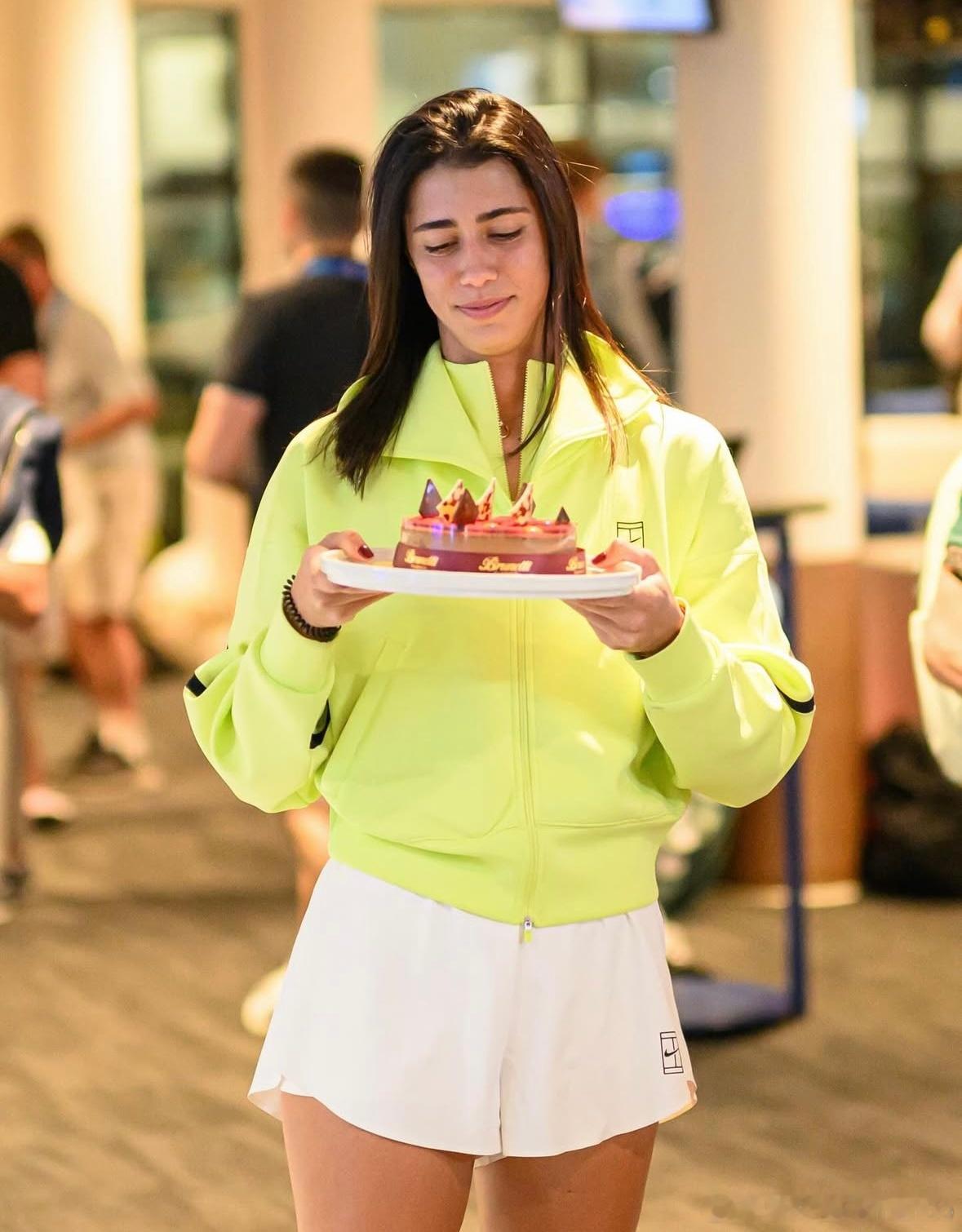 达尼洛维奇！25岁生日快乐！！！Olga是用一世纪的1/4来形容这次生日，没毛病