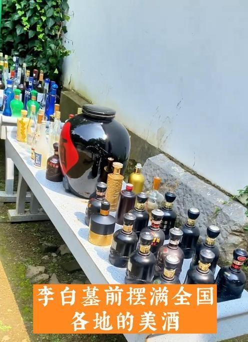 现在的年轻人扫墓，真的越来越有意思了
 
今年清明，留意到00后扫墓的方式，跟咱