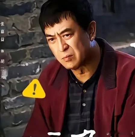 张嘉益现在拍戏有个铁规矩：合同条款都好商量，唯独一条不能改——剧组得给孙浩安排个