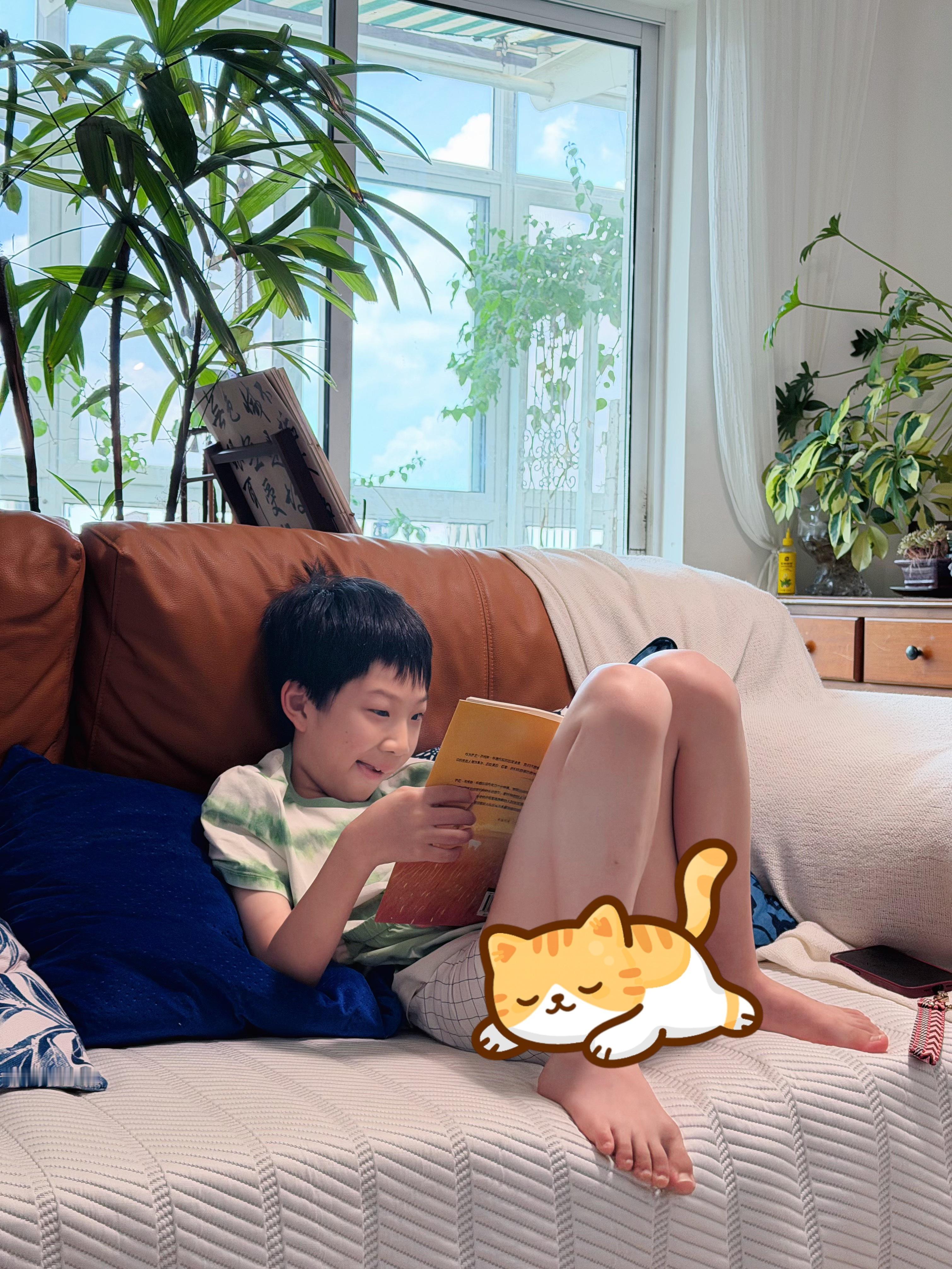 看书看到脸变形。 