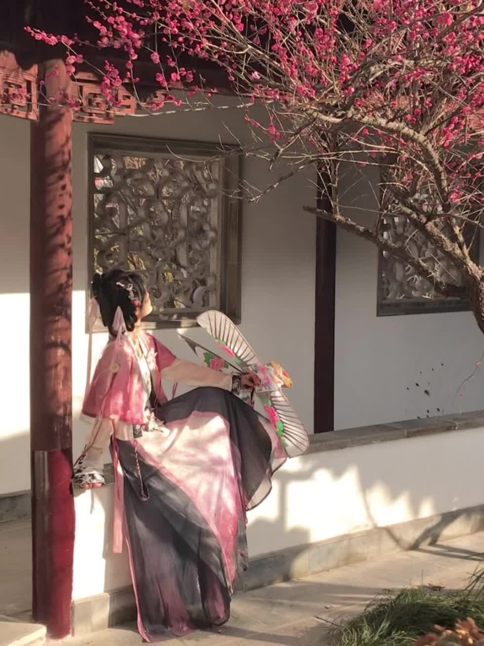 '“春之晓梦 不觉 恰似你我那年”