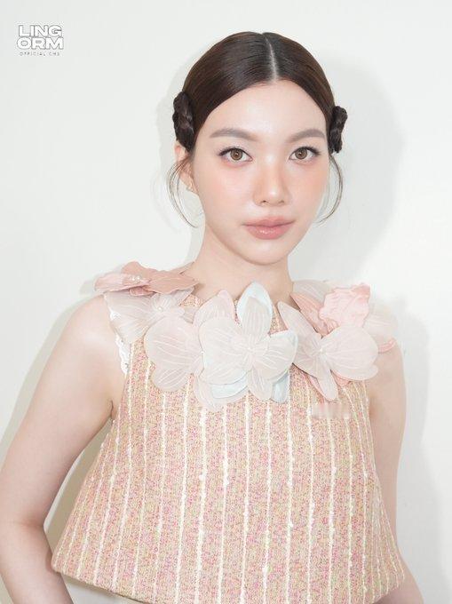 LO官推更新 Koy妈走秀那天就看上这身衣服了 ​​​