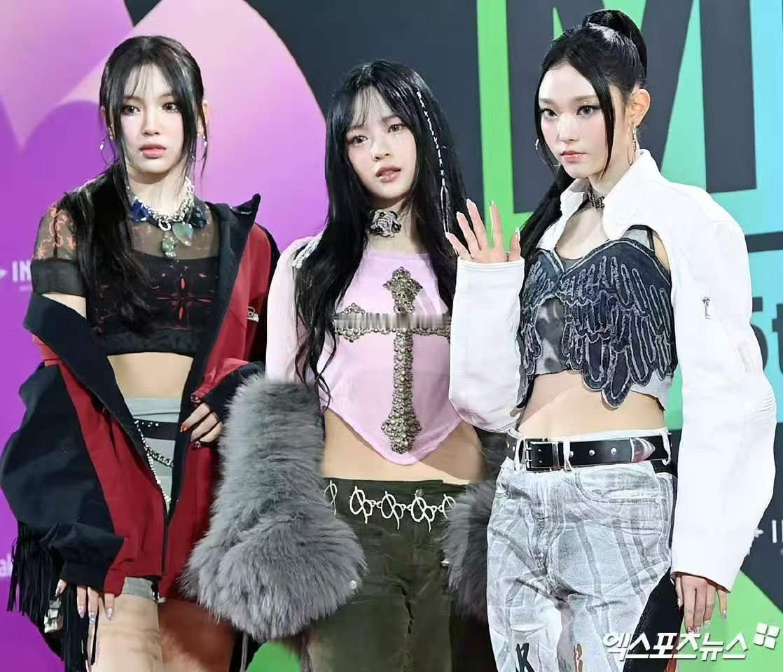 NewJeans疑似完成新歌录音NewJeans或已录好新歌NewJeans是去