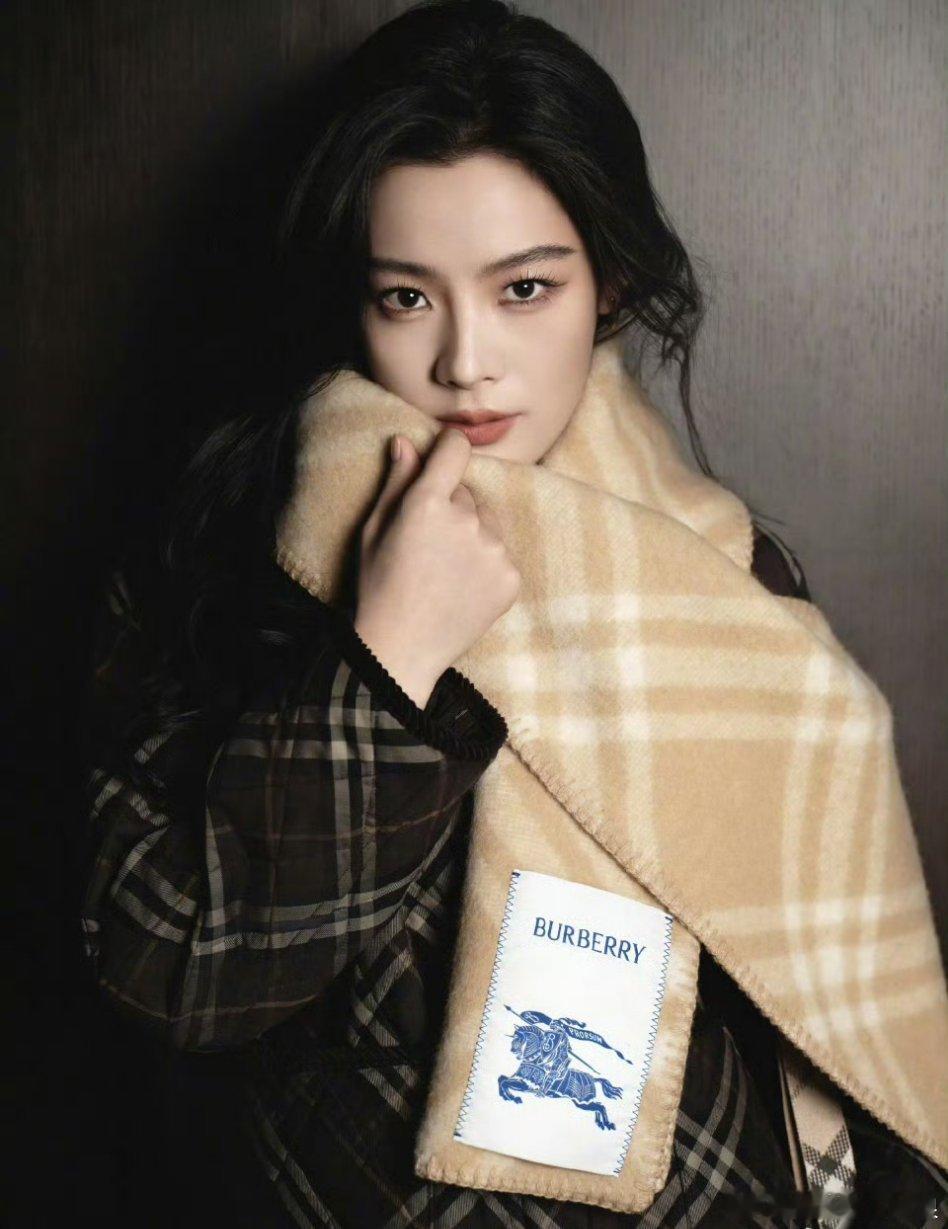 陈丽君、吴磊、张康乐、张婧仪最新商务大片，同一品牌，你觉得谁的演绎很不错？ 