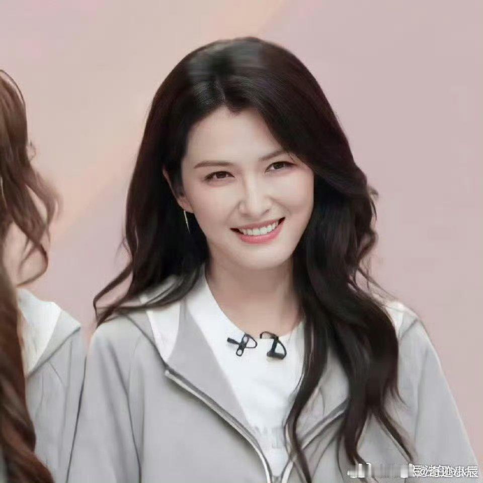 徐洁儿回应浪姐小考第一 徐洁儿回应小考第一，直言惊喜又感恩，和队友磨细节练和声，