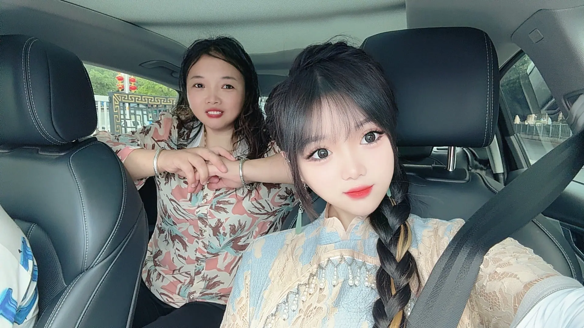 因为有妈妈，我是个幸福的孩子，因为有妈妈，我是个被爱的孩子，母亲在，家...