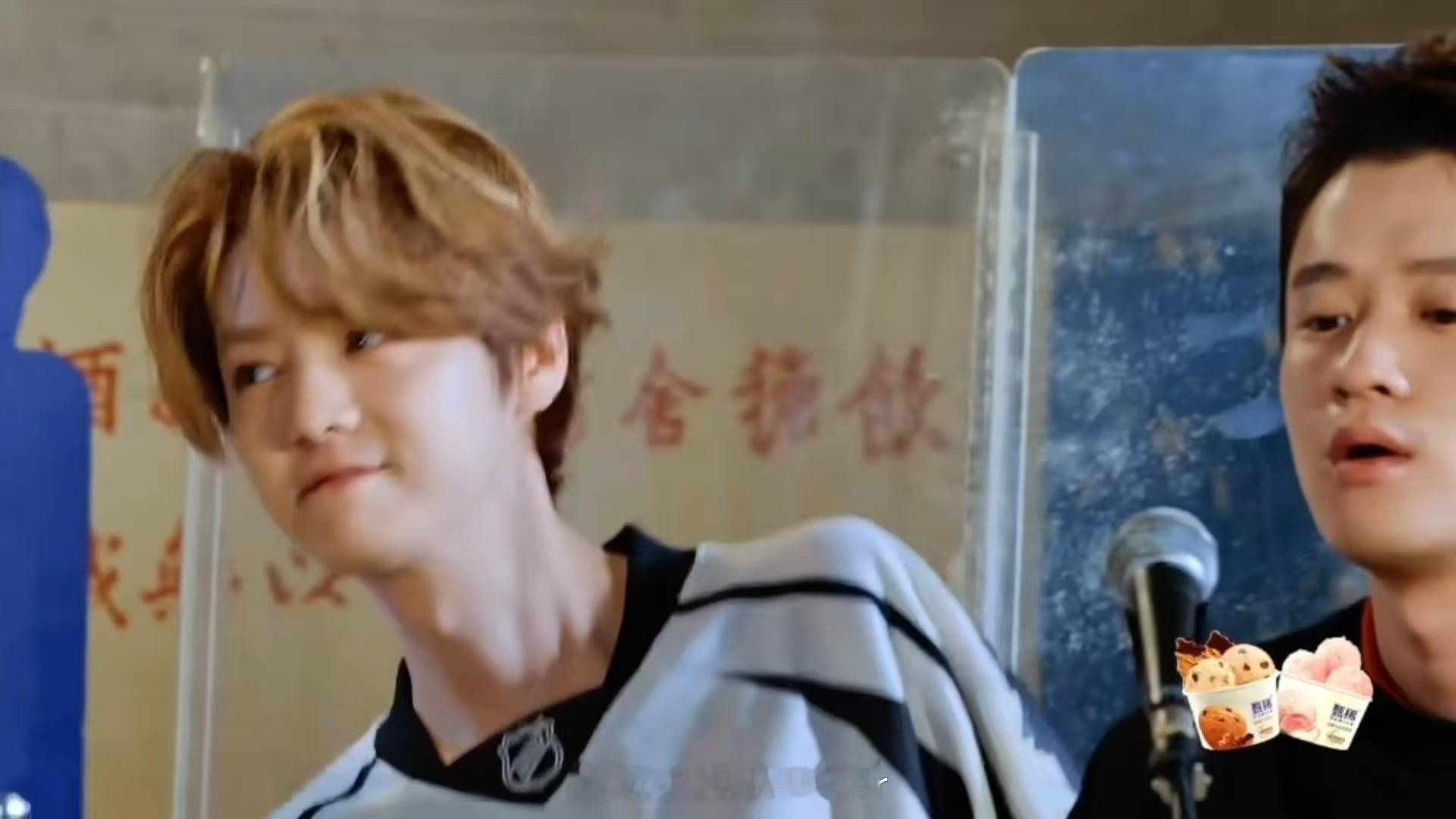 邓超陈赫唱哭了鹿晗看邓超陈赫哭了的表情哈哈哈哈哈 有人被两人的真情打动，有人说刻