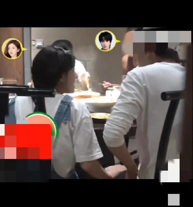 惊掉下巴！赵露思与剧组同事聚餐，被拍到在餐桌下mo同组男演员大腿，从大腿上一路滑