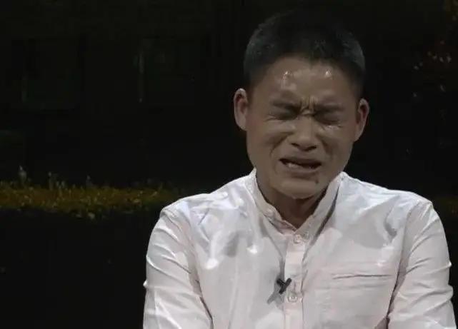 2002年，8岁的小男孩唐乐清，仅仅因为父亲的一句话，就赌气离家出走。17年后，