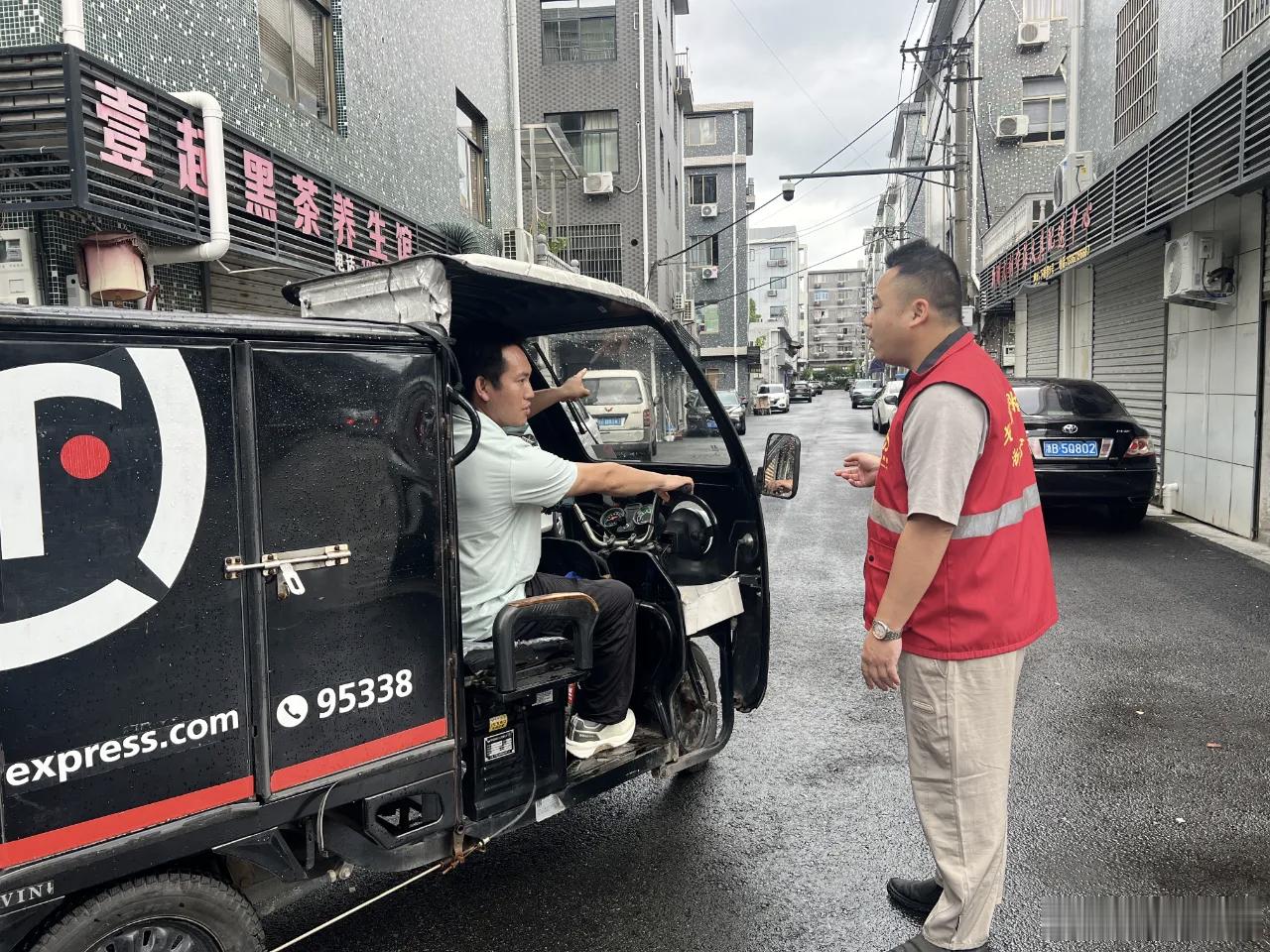 宁波宁海小蜜蜂跑出基层治理暖心速度 从跑腿送货员到基层治理合伙人✨宁海“小蜜蜂”