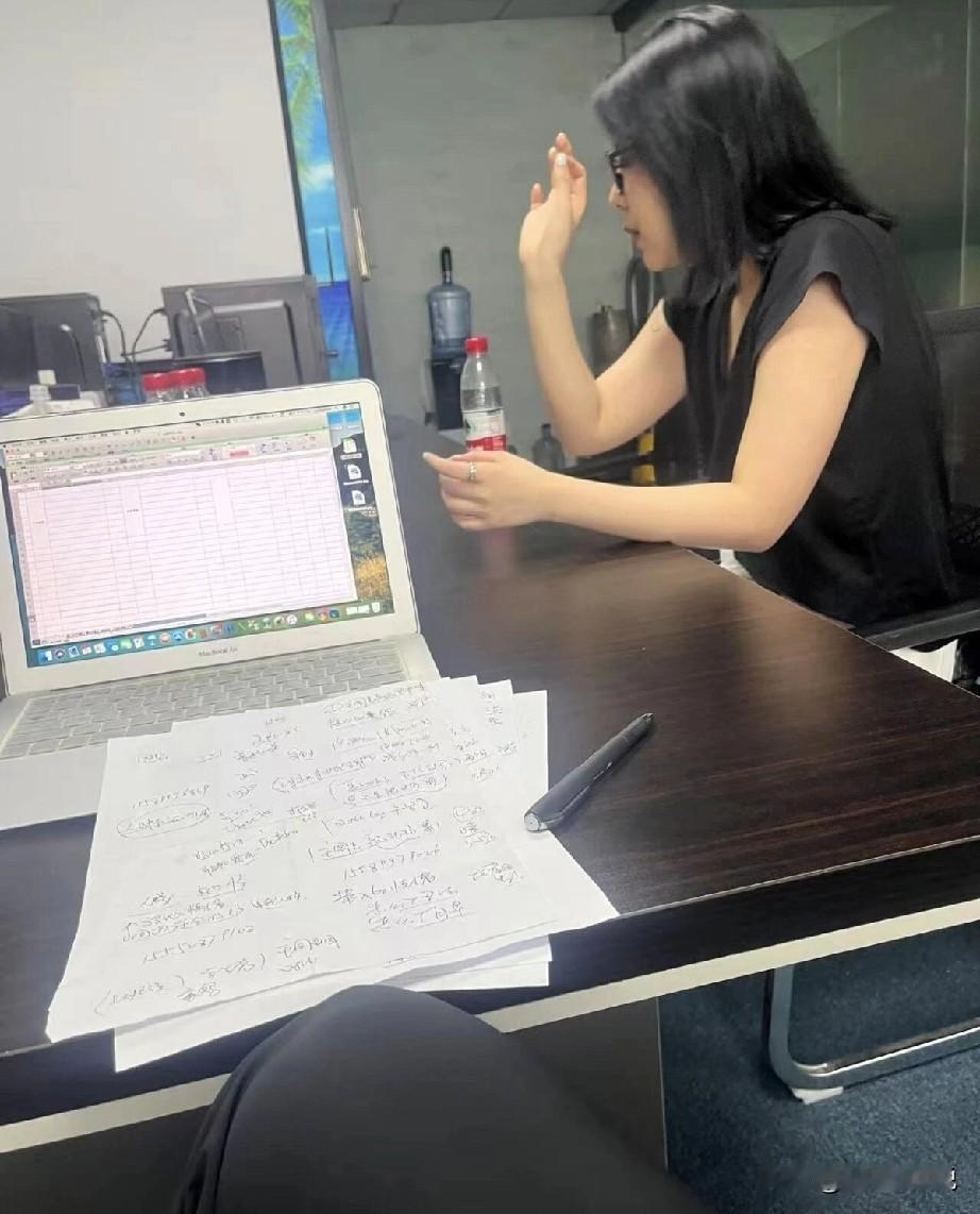 员工称自己二大爷去世，要请3天年假回老家奔丧；部门负责人质疑说这半年多时间你不是