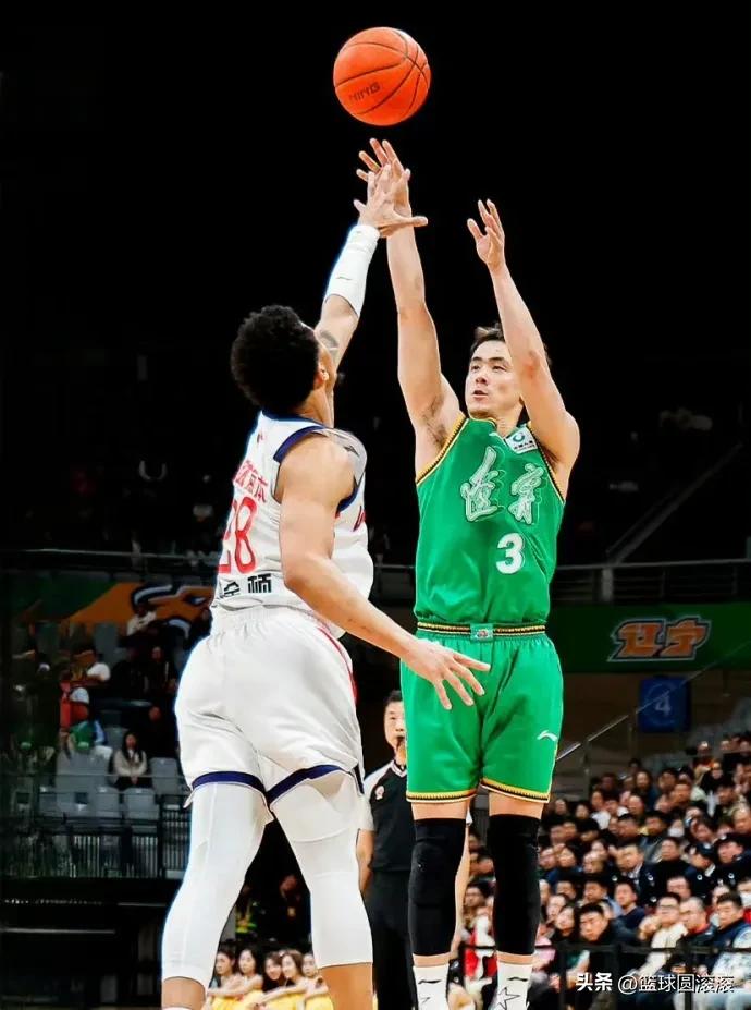 🔥如果没受那两次大伤，赵继伟的上限，恐怕不止是CBA第一控卫
 
当赵继伟在右