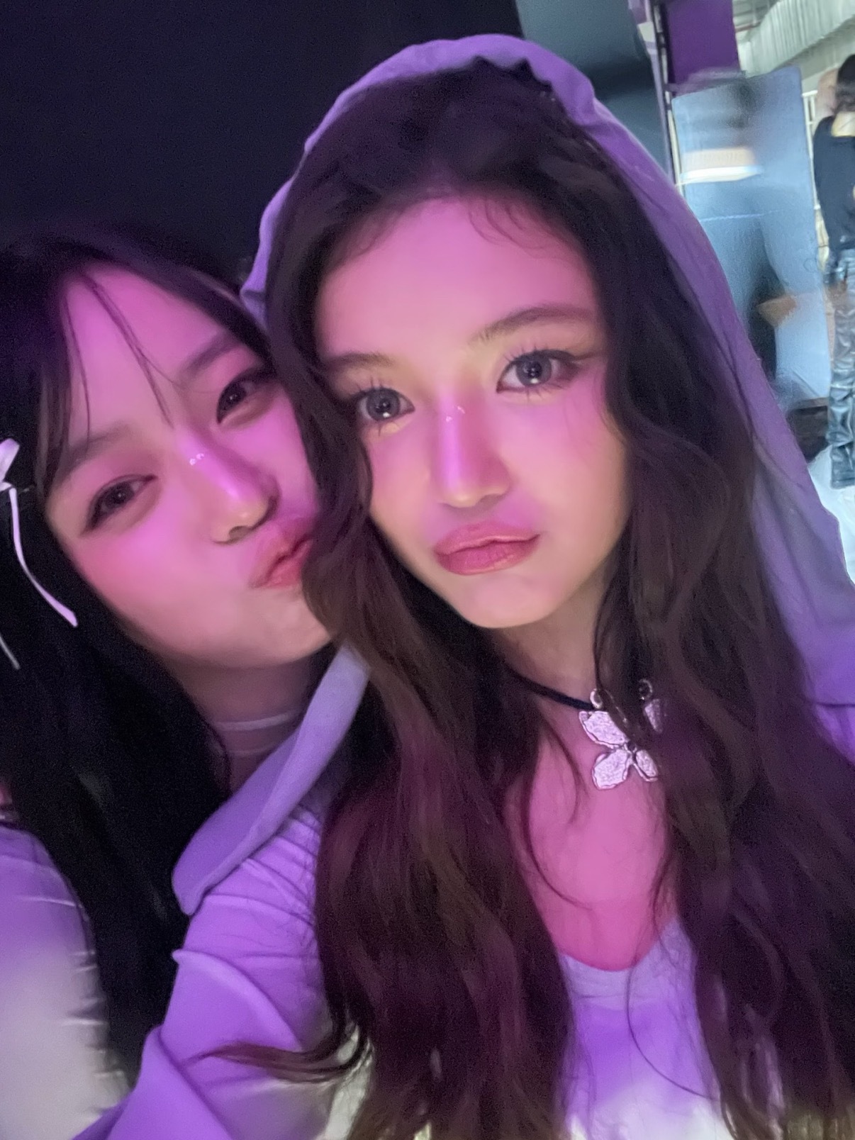 Danielle 都退团了 hanni 还有心情看球？NewJeans 的团魂呢