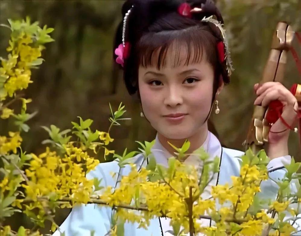 今天，又在看87版《红楼梦》尤三姐这集，我一直搞不明白，原著对尤三姐的定位。尤二