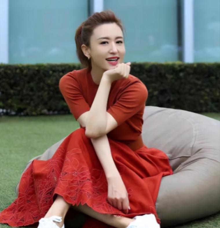 张蕾与王吉财的婚姻：从“聚餐撮合”到十二年幸福，年龄差距真的那么重要吗？2013