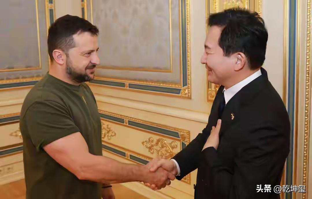 乞讨者碰了一鼻子灰？泽连斯基公开向韩国索要防空系统，他以为朝鲜向俄罗斯提供了武器
