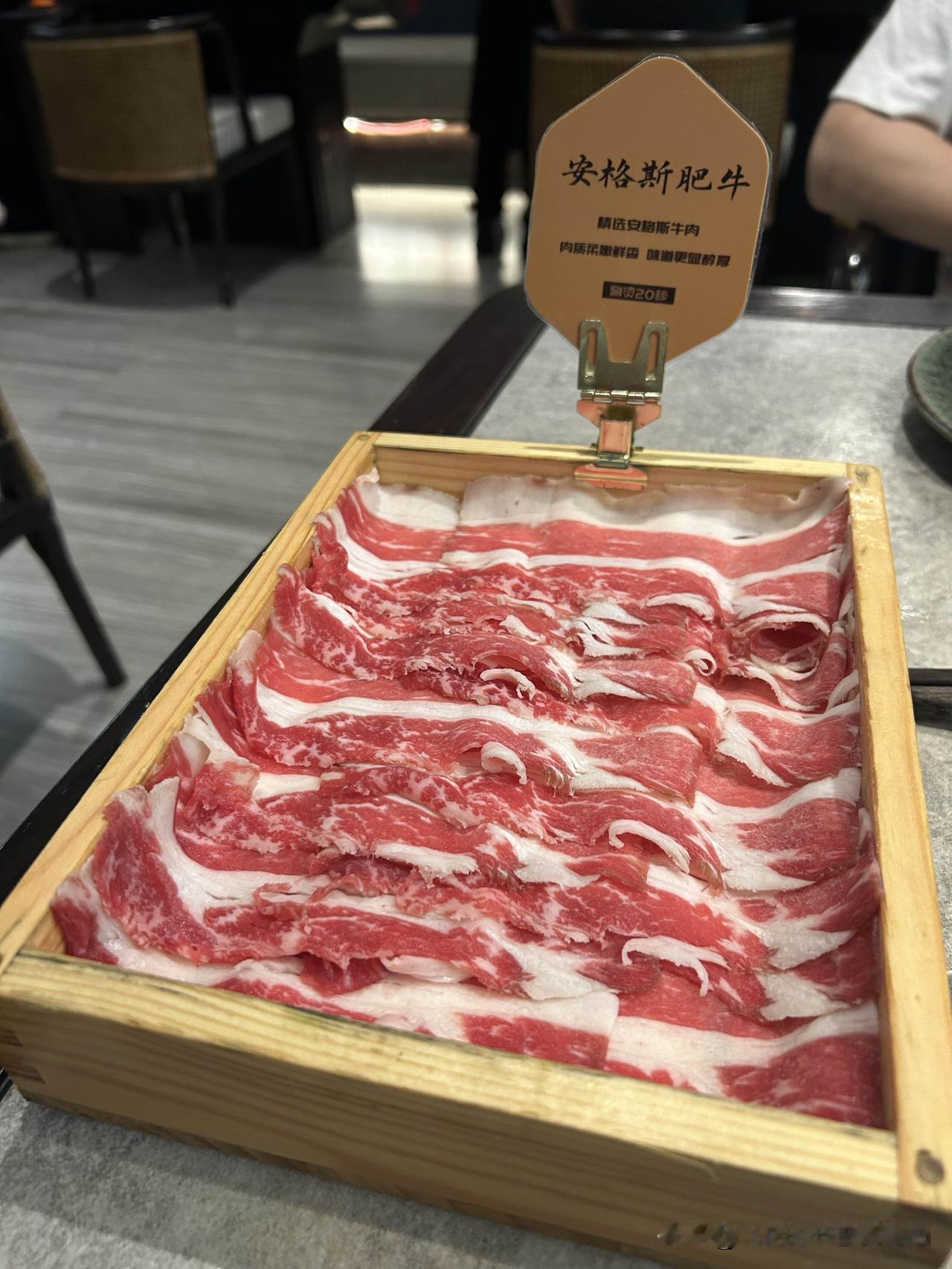 如果想要戒掉短视频，单纯依靠硬约束和真体验比单拼意志力管用。
短视频平台摸透了人