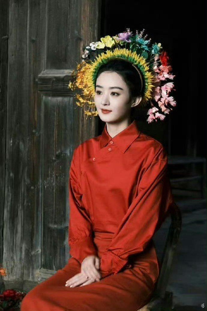 泉州文旅为赵丽颖庆生哇塞，泉州文旅发博为赵丽颖庆生，并且置顶该微博，簪花图真的超
