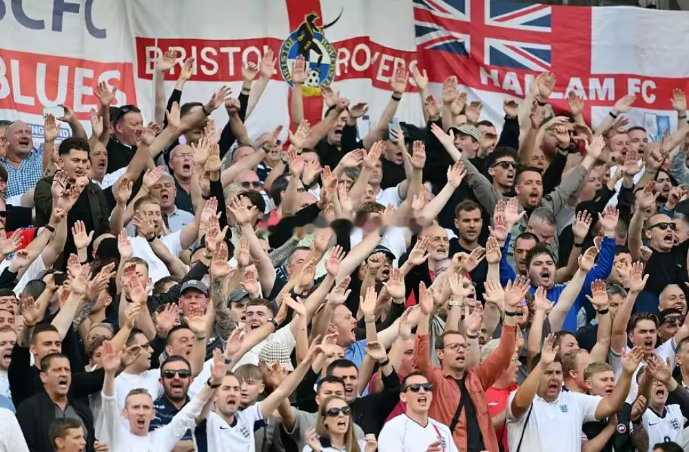 据英国媒体《太阳报》报道，原本为英格兰球迷准备的44英镑世界杯门票，出现在国际足