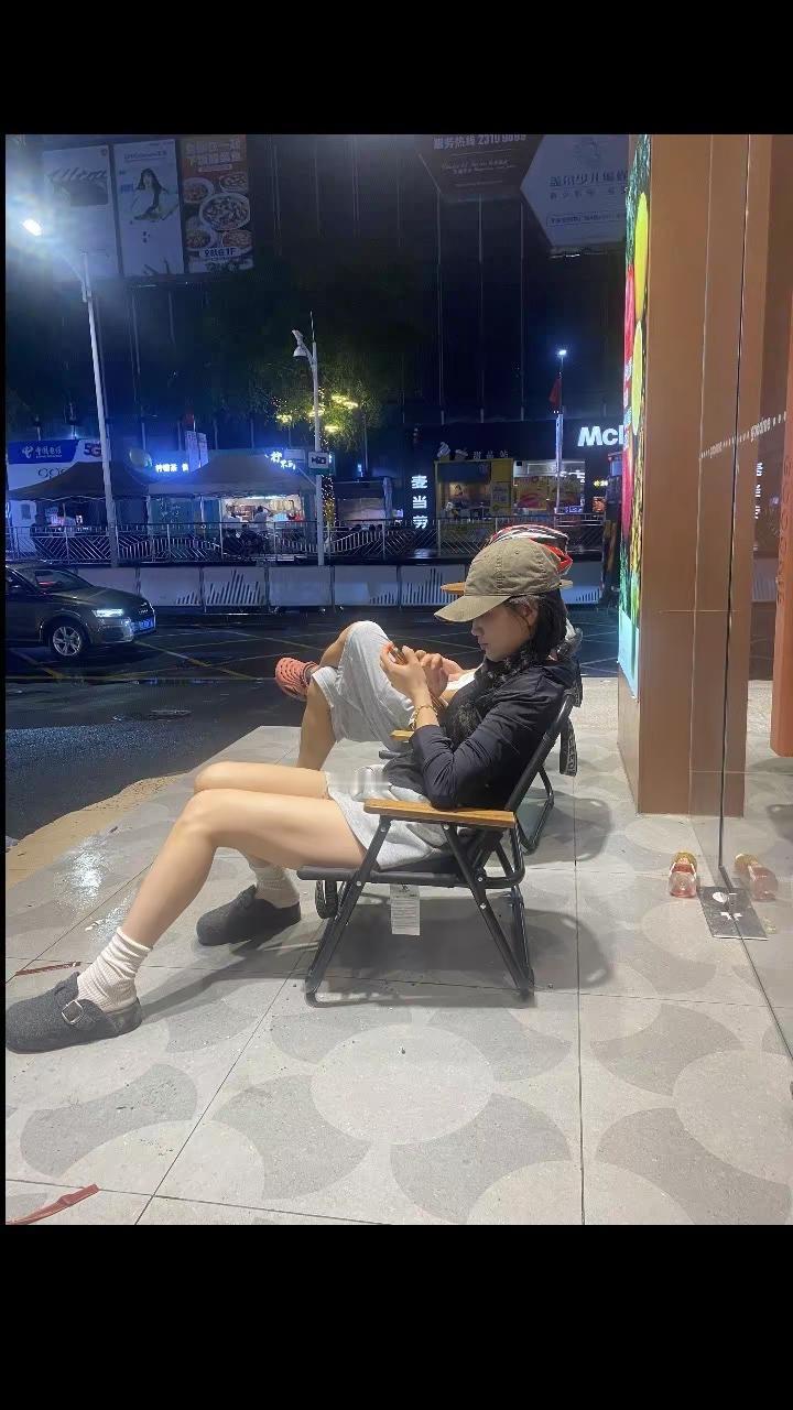 @一定要记得别人对你最最恶毒的瞬间，那里藏着最真实的底色，不用怀疑，好的一面可能
