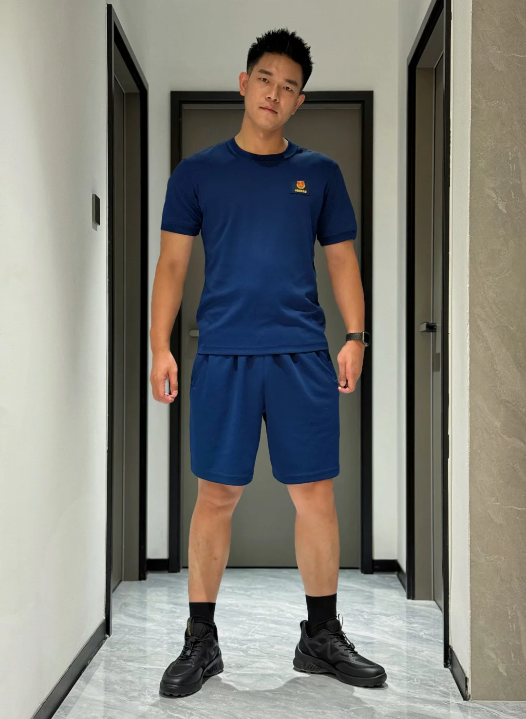 体能服挺紧的了