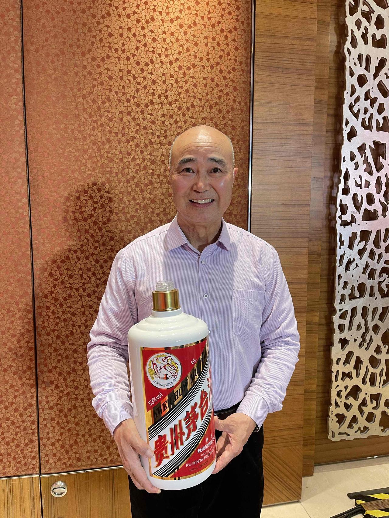 【茅台遇冷与科技崛起：市场风向已变】

曾稳居A股股王的贵州茅台正经历多重下滑：