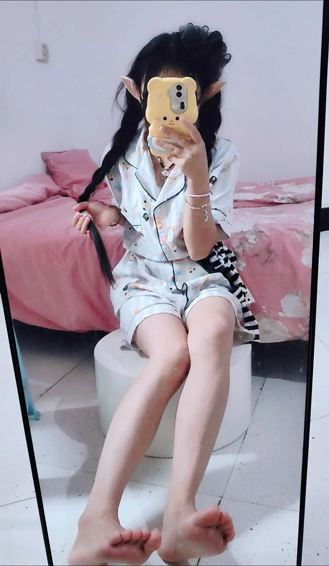 无处安放的小脚丫 甜妹 对镜拍 睡衣 正常穿搭无不良价值观导向