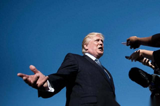 “真希望我能像你这么干！”特朗普在媒体跟前狠狠炫耀了一把。
他说有位民主党前总统