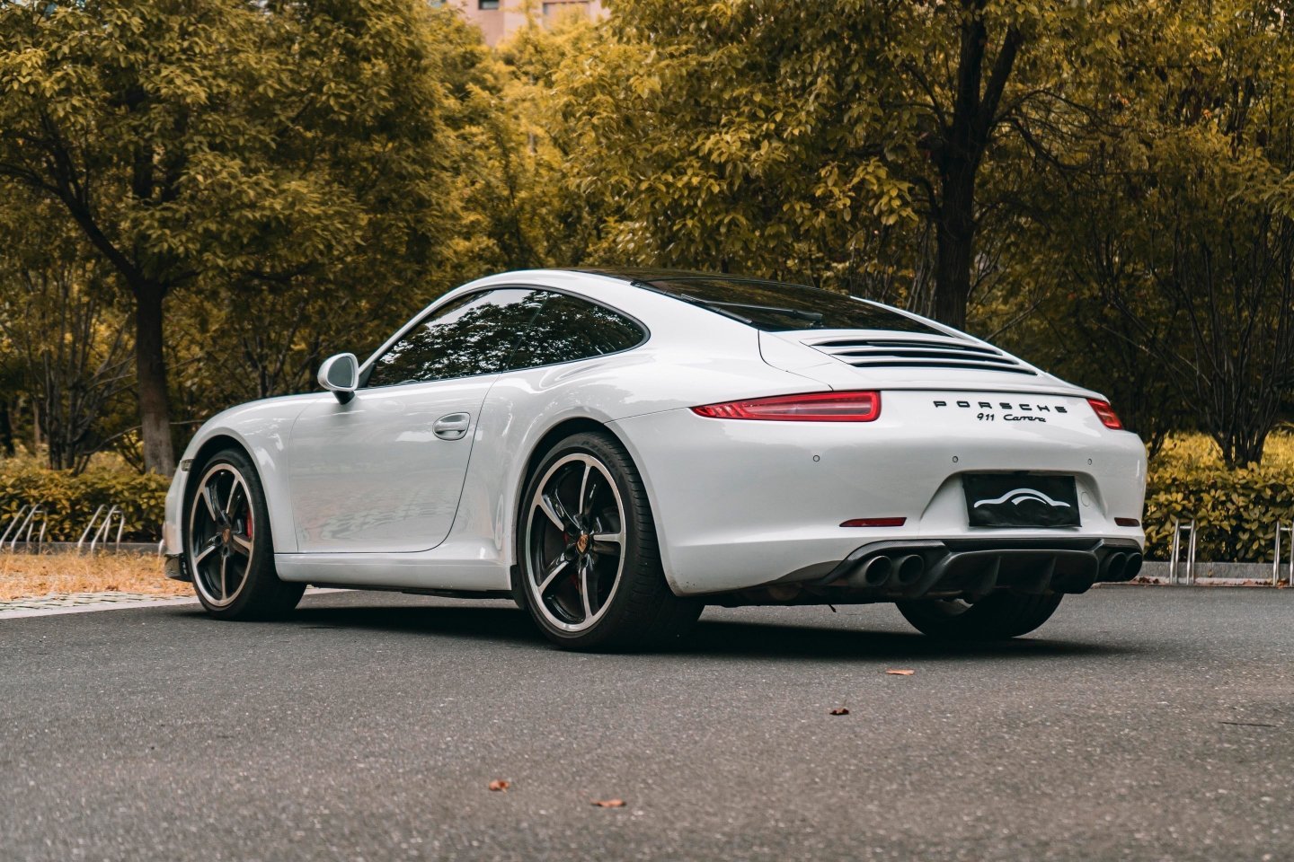 目前911车系里性价比最高的991.1后期铂金版本 高配 精品车况都不过50的行