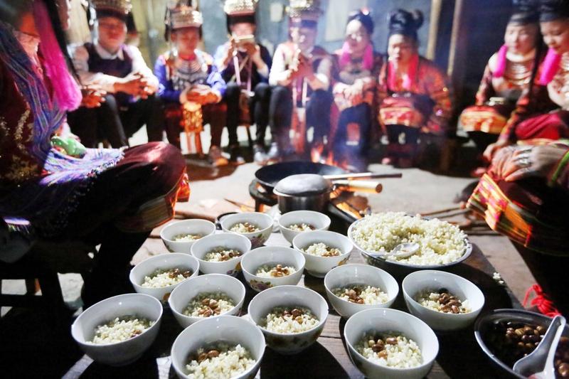 集头条勋章，记创作时光
 两广通婚早已不算什么新鲜大事了。
我留意到，嫁入方圆五