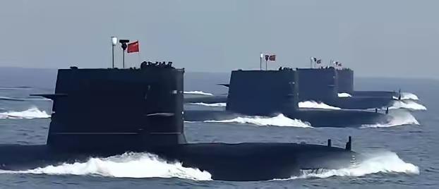 美国海军情报局局长在国会放了句话，底下的议员坐不住了。他说，中国正在用史无前例的