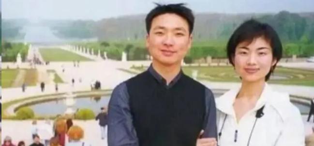 2000年，康辉和刘雅洁步入了婚姻的殿堂，二人约定好婚后不要孩子。

这个在当时