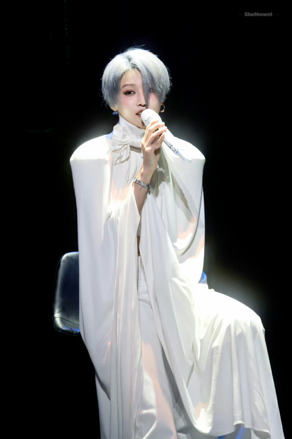 刘雨昕北影节开幕式官宣海报来了，真的是好飒的小姐姐，期待一下4.16吧 