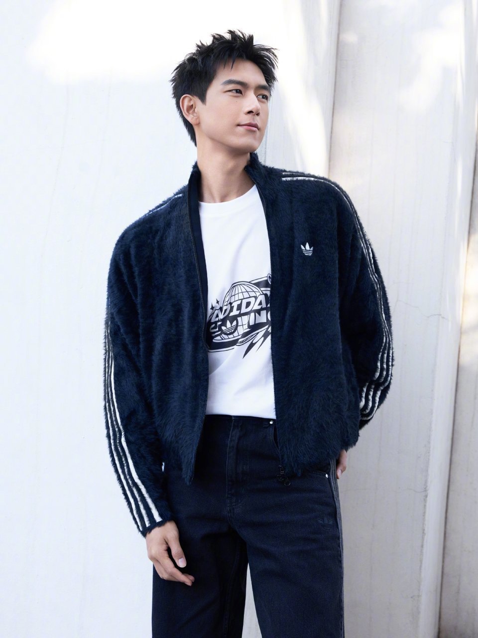 阿迪达斯品牌全线代言人李现 lx李现 7月26日  星期天  雨光落在绿意里，风