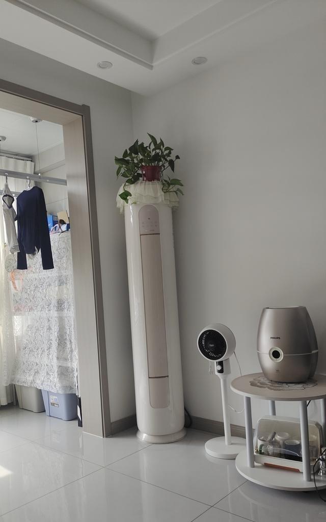 伊朗最近在霍尔木兹海峡附近试射了一枚新型弹道导弹，这枚导弹准确命中了预设目标。部