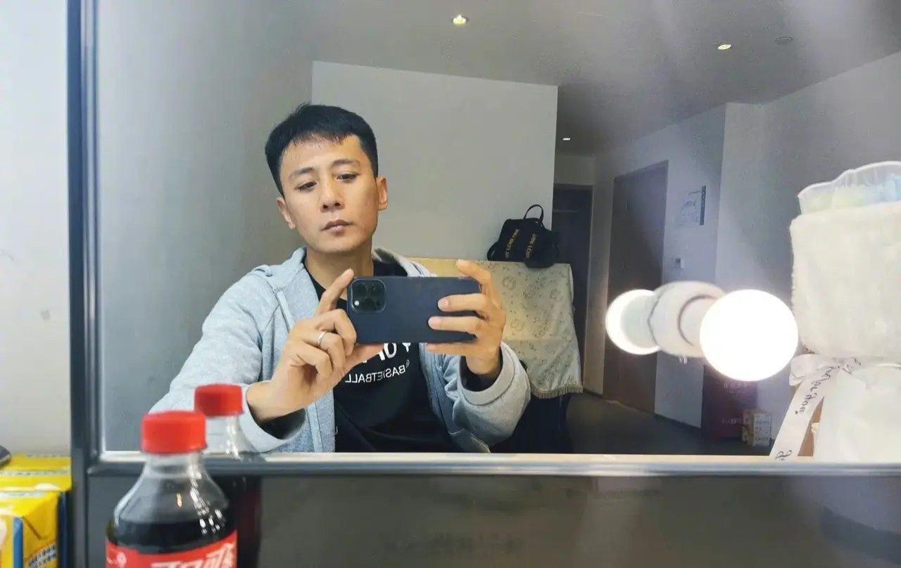 刘烨竟然是勋鹿群管理员刘烨竟然是勋鹿粉丝群的管理员！以前他还磕过凯源！这个火华社