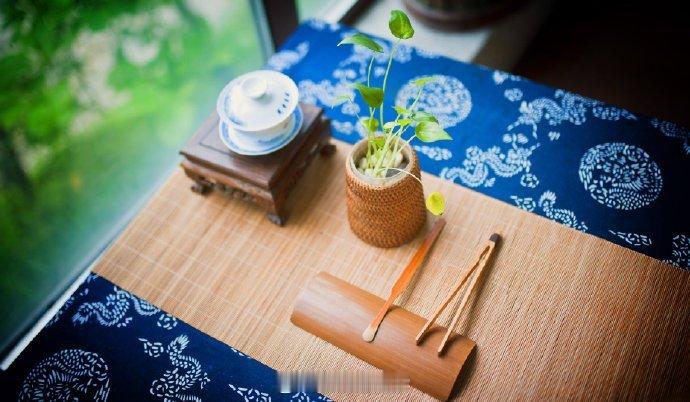 【稻盛和夫：一个人最大的本事，是通过这10个习惯管理好自己】一、管理好情绪不要让