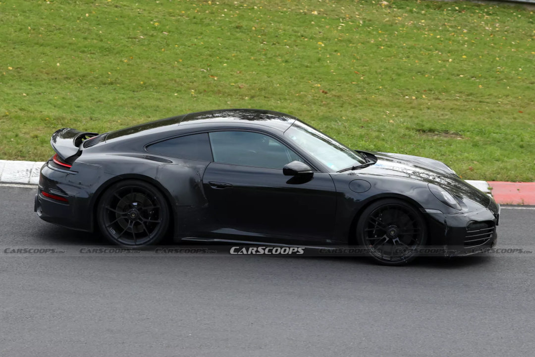 车市热门 18个月前，一辆神秘的保时捷911原型车在纽博格林赛道测试的画面引发猜