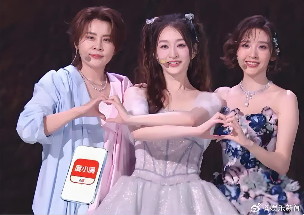 唐艺昕李小冉王濛顶峰相见曾说好各自努力，如今再度并肩。李小冉、王濛、唐艺昕，不完