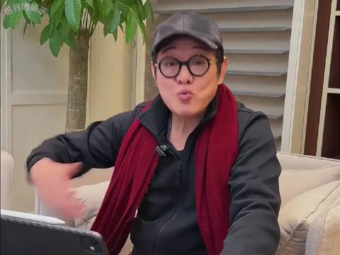 #李连杰称离婚时要孩子财产交给了前妻#  李连杰公开谈4个女儿，给前妻女儿一笔钱够花到一百岁 ​