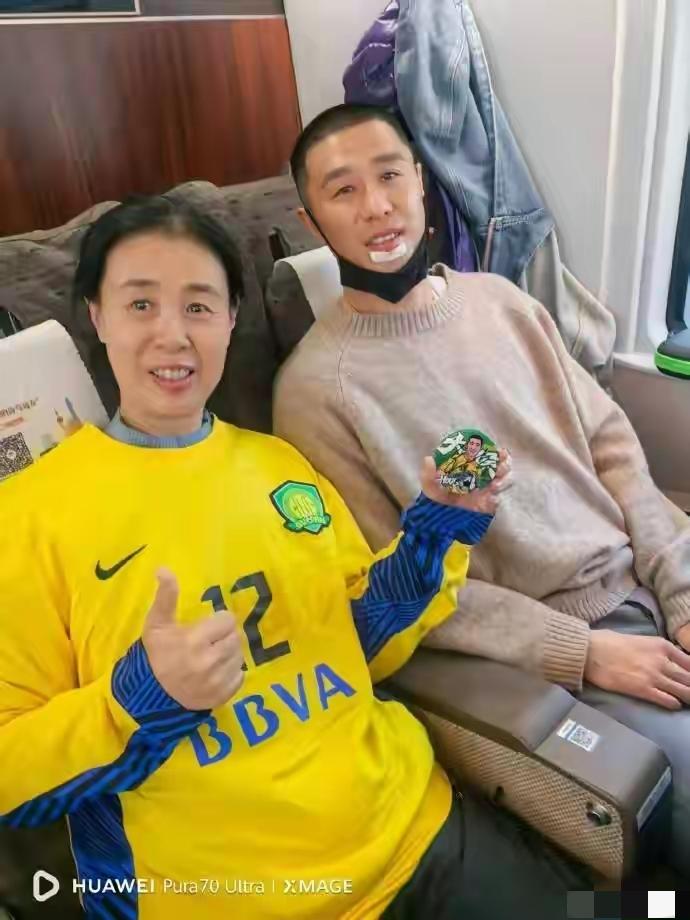 足协杯决赛场上，国安门将侯森出击时意外撞伤嘴部，赛后紧急缝合23针。因伤势不适宜