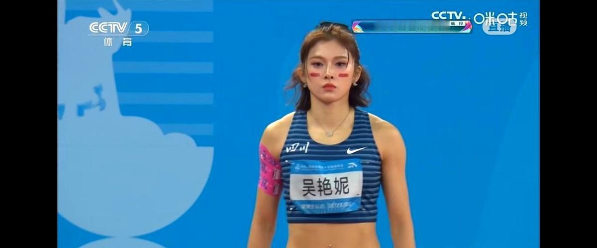 全运会100米栏决赛，冠军刘景扬网络毫无声音，亚军吴艳妮却是大网红。
每次看到吴