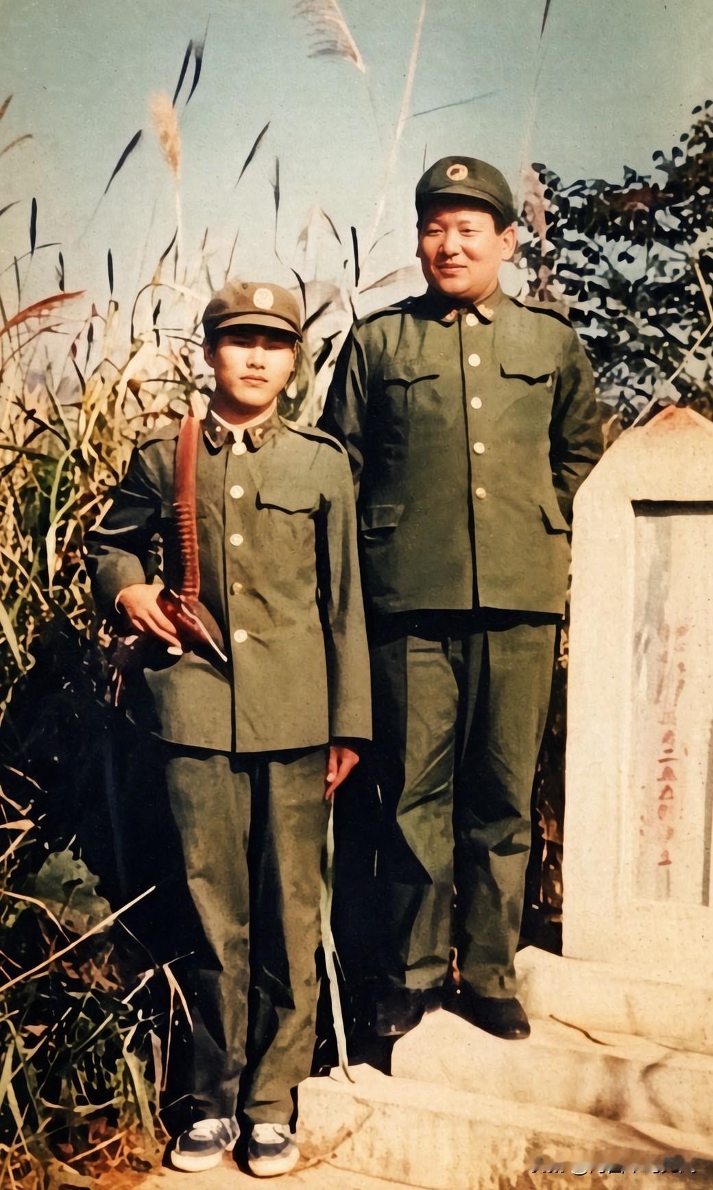 1988年，沈阳军区刘精松司令员赴云南老山慰问第十五侦察大队，与负责警卫的徐远亮