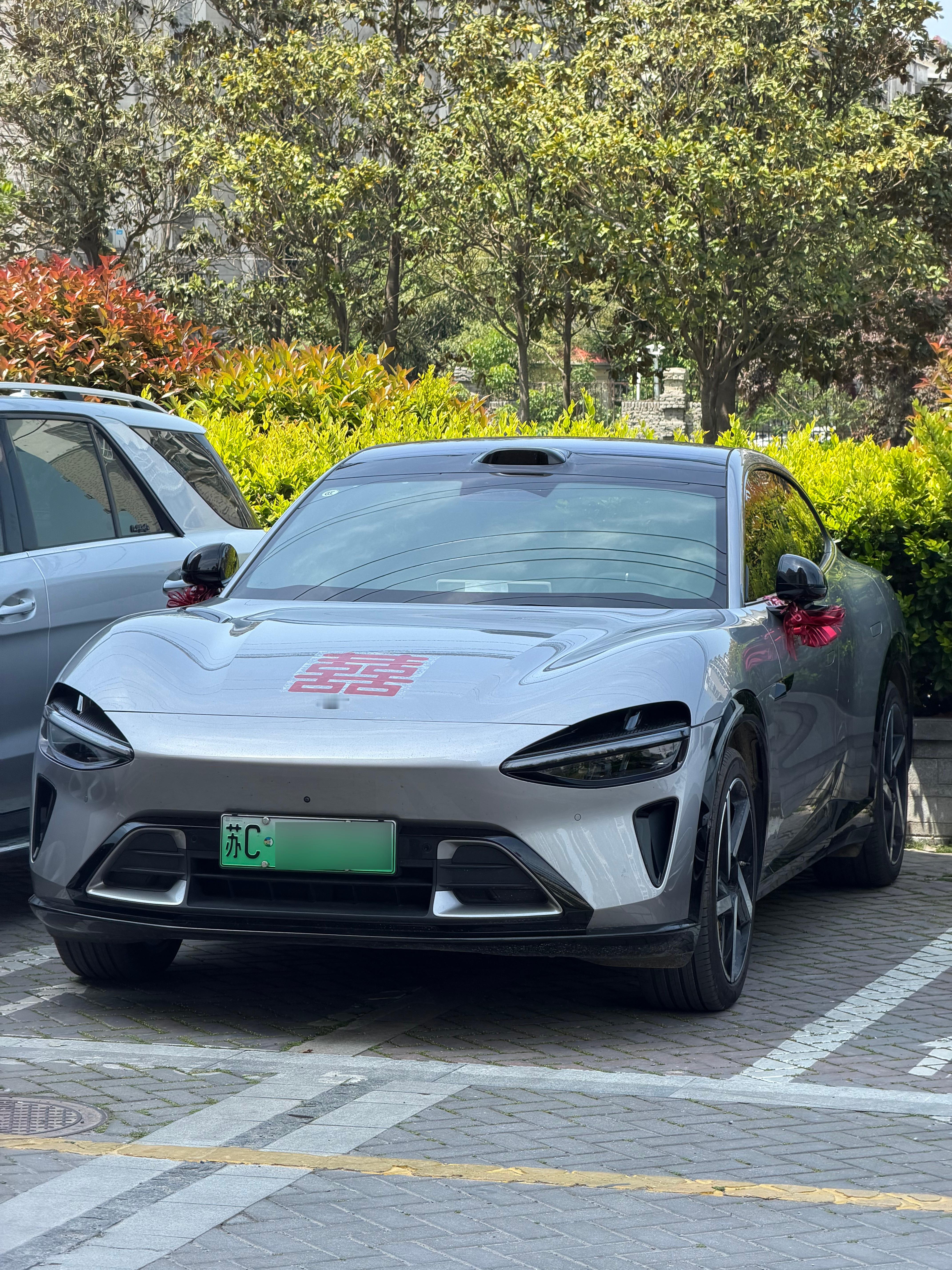 现在我们这种小城市的婚车，成小米YU7 了...而且车队很庞大，价格比奥迪A6和